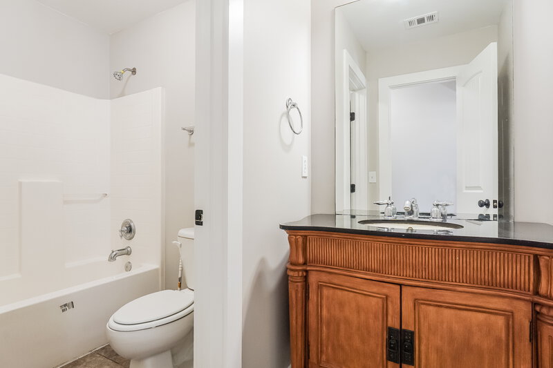 1,620/Mo, 224 Stonecreek Pl Calera, AL 35040 Bathroom View