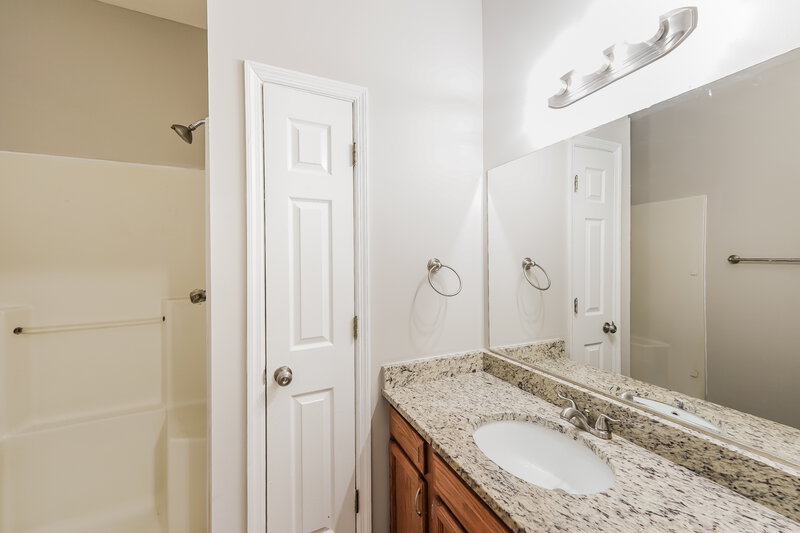 1,585/Mo, 3405 Crosscreek Circle Trussville, AL 35173 Main Bathroom View