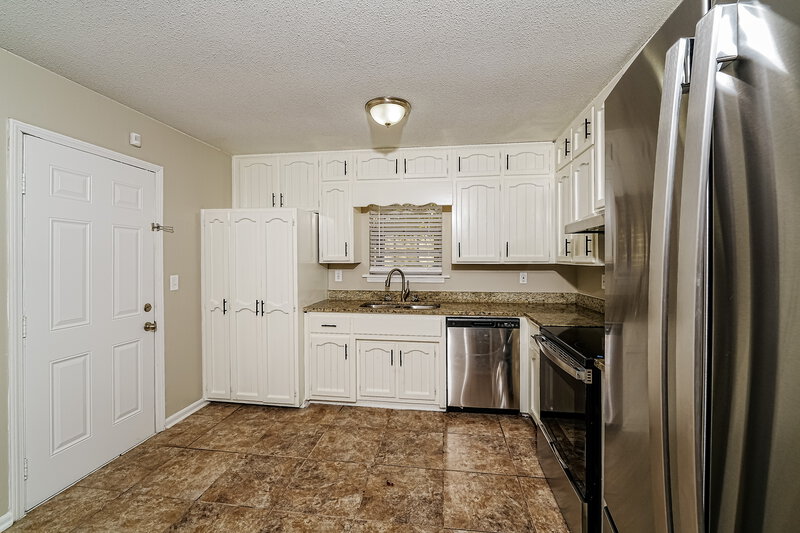 2,040/Mo, 1416 Maralyn Dr Birmingham, AL 35235 Kitchen View 2