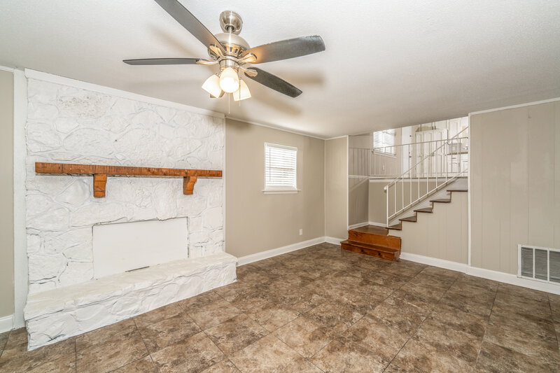 2,040/Mo, 1416 Maralyn Dr Birmingham, AL 35235 Family Room View