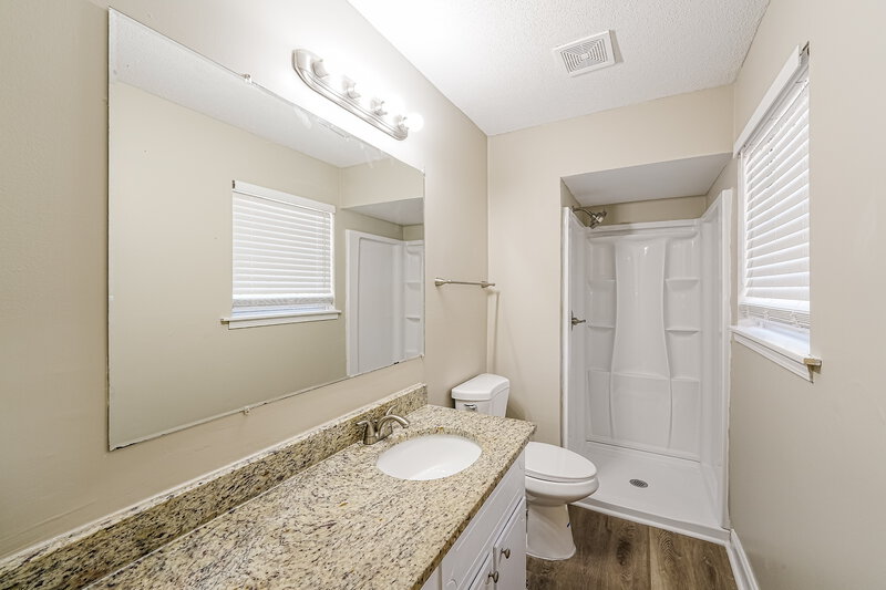 2,040/Mo, 1416 Maralyn Dr Birmingham, AL 35235 Main Bathroom View