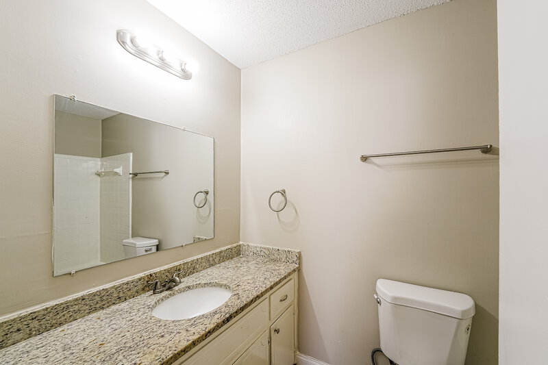 2,040/Mo, 1416 Maralyn Dr Birmingham, AL 35235 Bathroom View