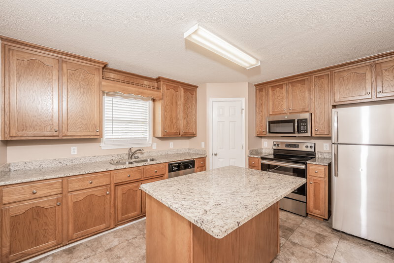 1,525/Mo, 9664 Silley Dean Rd Pinson, AL 35126 Kitchen View 2
