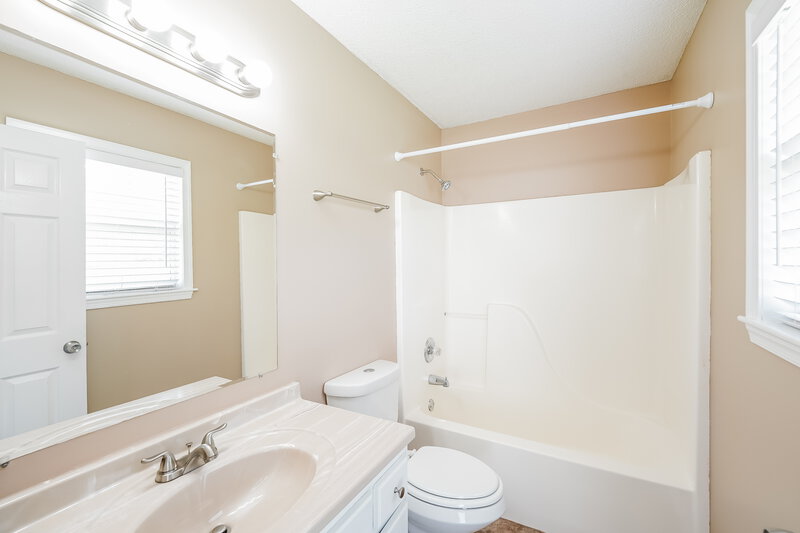 1,525/Mo, 9664 Silley Dean Rd Pinson, AL 35126 Bathroom View