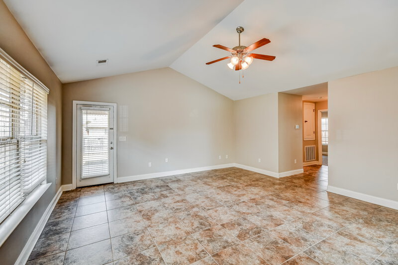 1,640/Mo, 2067 Edgewood Dr Moody, AL 35004 Living Room View