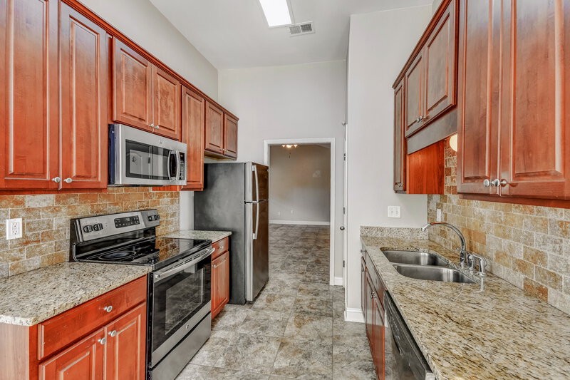 1,640/Mo, 2067 Edgewood Dr Moody, AL 35004 Kitchen View 2