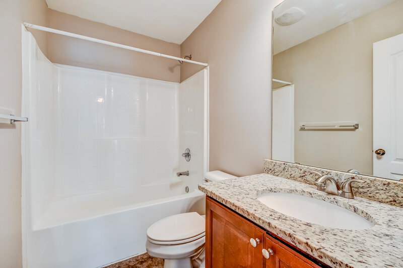 1,640/Mo, 2067 Edgewood Dr Moody, AL 35004 Bathroom View