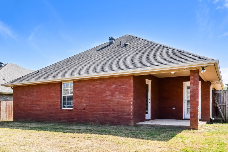 1,640/Mo, 2067 Edgewood Dr Moody, AL 35004 Rear View 2