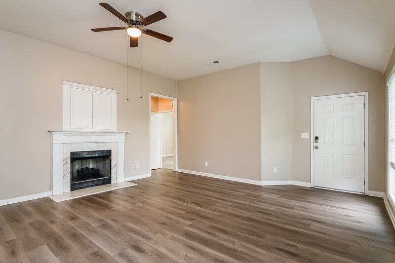 1,810/Mo, 1061 Village Trail Calera, AL 35040 Living Room View