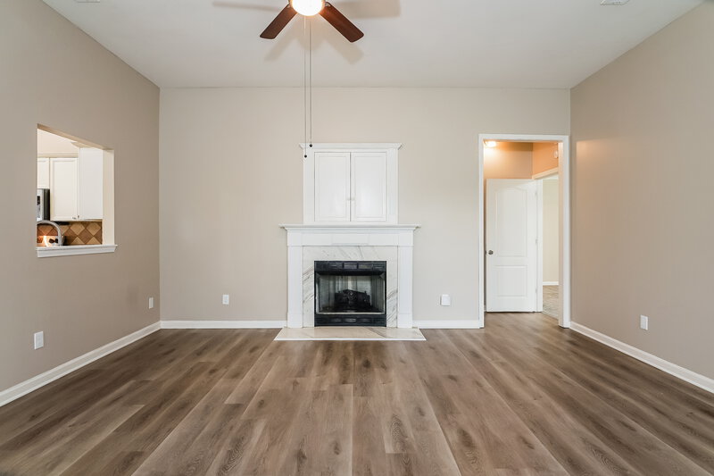 1,810/Mo, 1061 Village Trail Calera, AL 35040 Living Room View 2