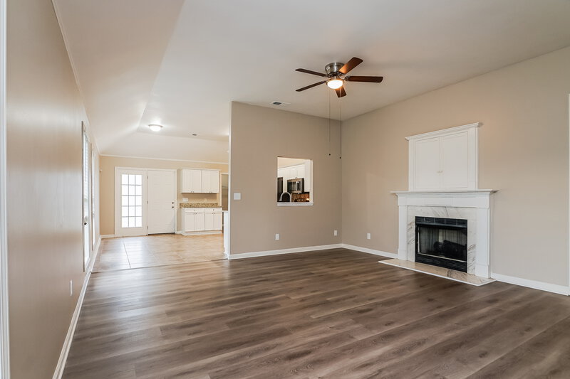 1,810/Mo, 1061 Village Trail Calera, AL 35040 Living Room View 3