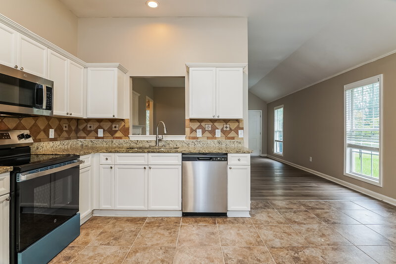 1,810/Mo, 1061 Village Trail Calera, AL 35040 Kitchen View 3