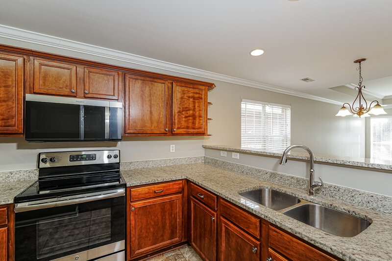 1,455/Mo, 4225 Willow Brook Circle Birmingham, AL 35215 Kitchen View 2