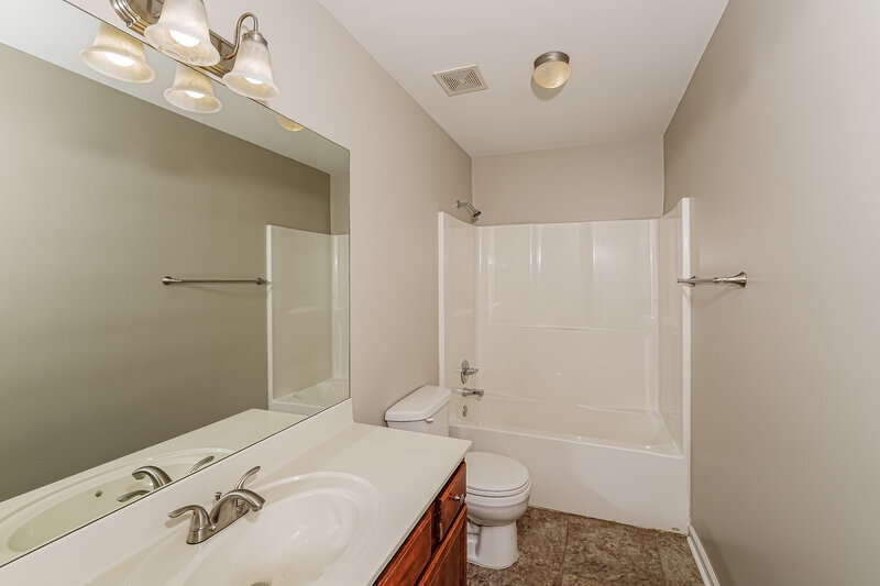 1,455/Mo, 4225 Willow Brook Circle Birmingham, AL 35215 Bathroom View