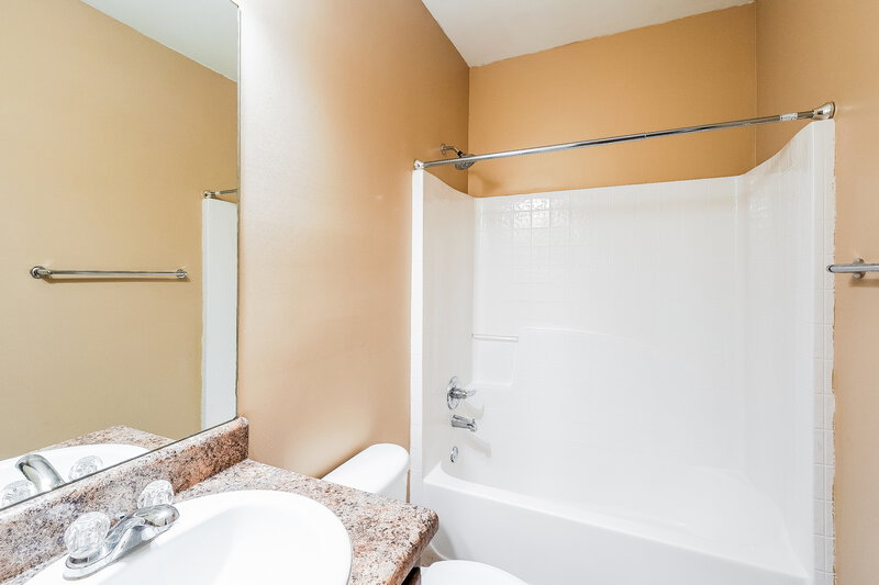 1,330/Mo, 170 Briar Ridge Ln Odenville, AL 35120 Main Bathroom View