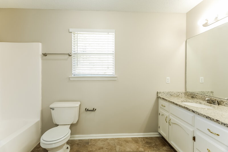1,285/Mo, 5034 Pebble Ln Birmingham, AL 35235 Main Bathroom View