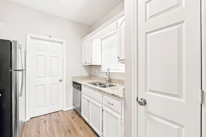 1,560/Mo, 1805 Molly Ln Birmingham, AL 35235 Kitchen View