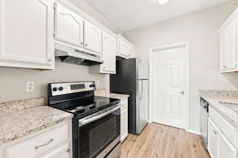 1,560/Mo, 1805 Molly Ln Birmingham, AL 35235 Kitchen View 2