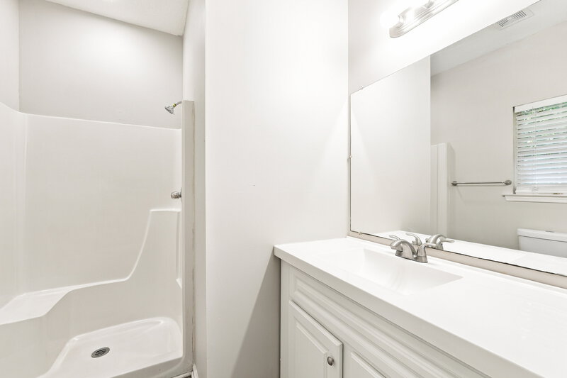 1,560/Mo, 1805 Molly Ln Birmingham, AL 35235 Primary Bathroom View