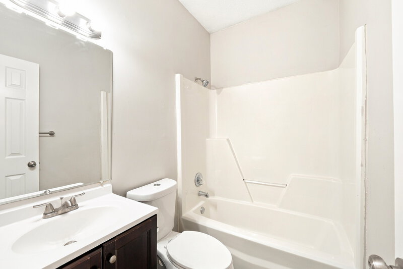 1,560/Mo, 1805 Molly Ln Birmingham, AL 35235 Bathroom View