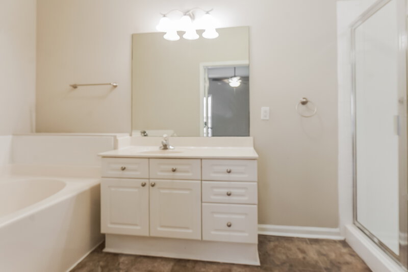 1,760/Mo, 5741 Marchester Circle Pinson, AL 35126 Main Bathroom View