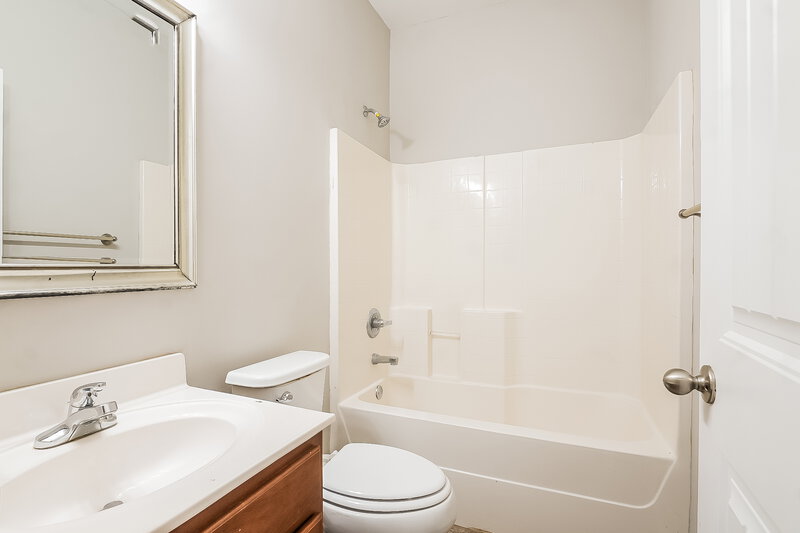 1,710/Mo, 626 Waterford Ln Calera, AL 35040 Bathroom View