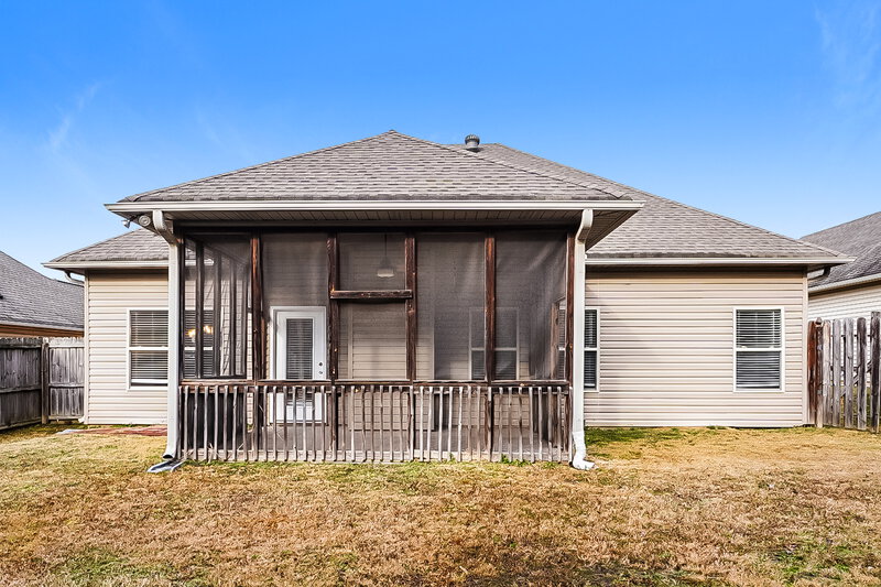 1,710/Mo, 626 Waterford Ln Calera, AL 35040 Rear View