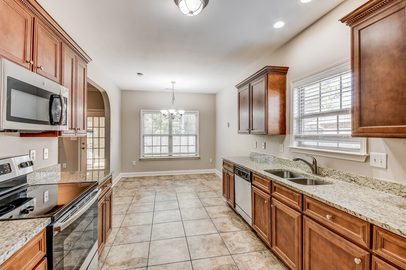1,705/Mo, 600 Waterford Ln Calera, AL 35040 Kitchen View 2