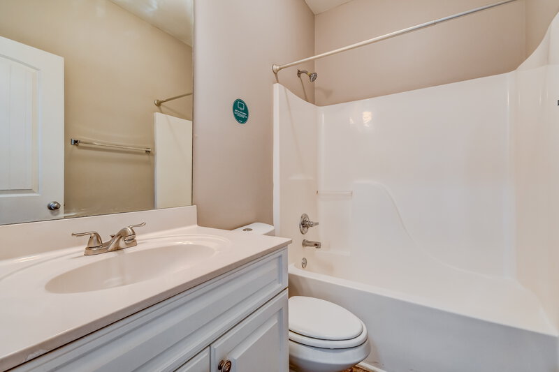 1,705/Mo, 600 Waterford Ln Calera, AL 35040 Bathroom View