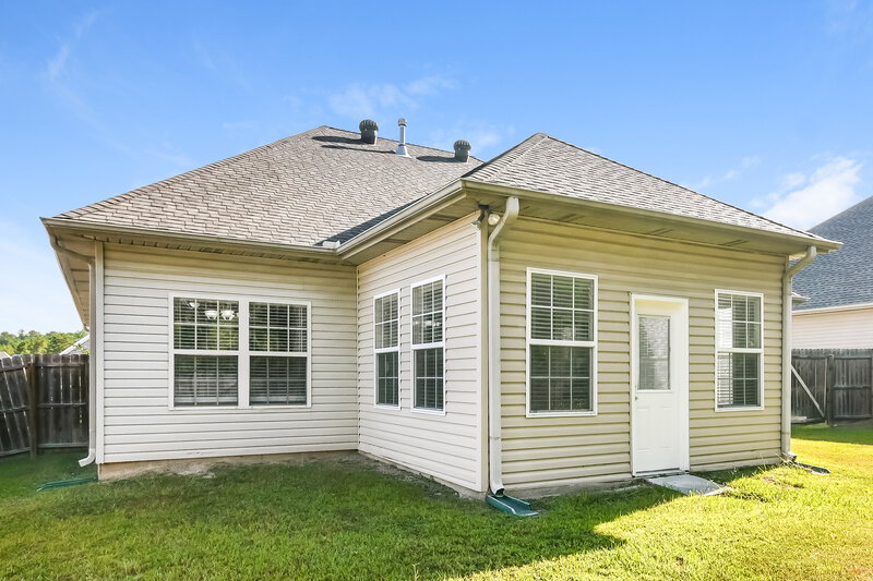 1,705/Mo, 600 Waterford Ln Calera, AL 35040 Rear View