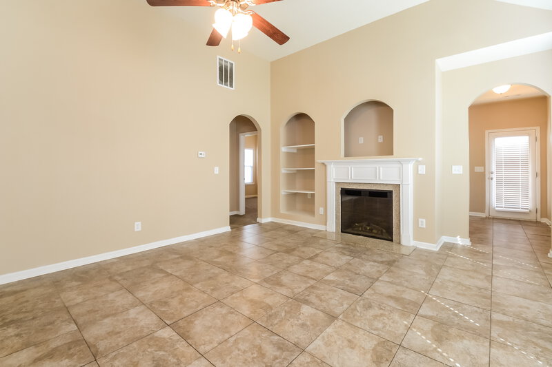 1,745/Mo, 4703 Rosser Loop Dr Bessemer, AL 35022 Living Room View 2