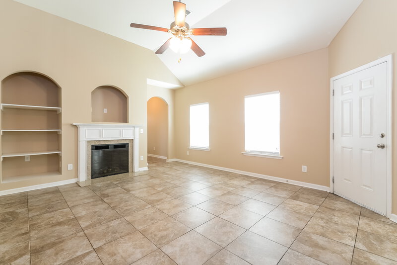 1,745/Mo, 4703 Rosser Loop Dr Bessemer, AL 35022 Living Room View 3