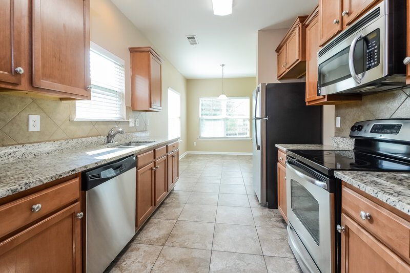 1,745/Mo, 4703 Rosser Loop Dr Bessemer, AL 35022 Kitchen View