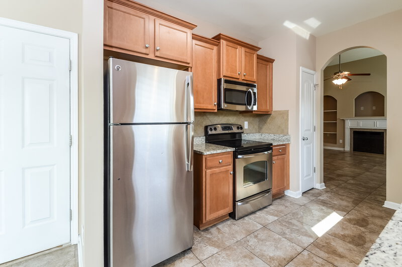 1,745/Mo, 4703 Rosser Loop Dr Bessemer, AL 35022 Kitchen View 2