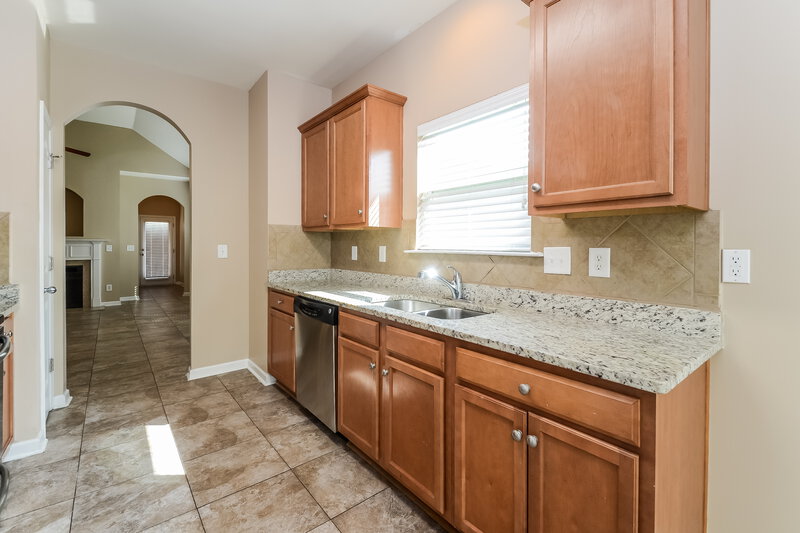 1,745/Mo, 4703 Rosser Loop Dr Bessemer, AL 35022 Kitchen View 5