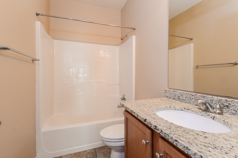 1,745/Mo, 4703 Rosser Loop Dr Bessemer, AL 35022 Bathroom View