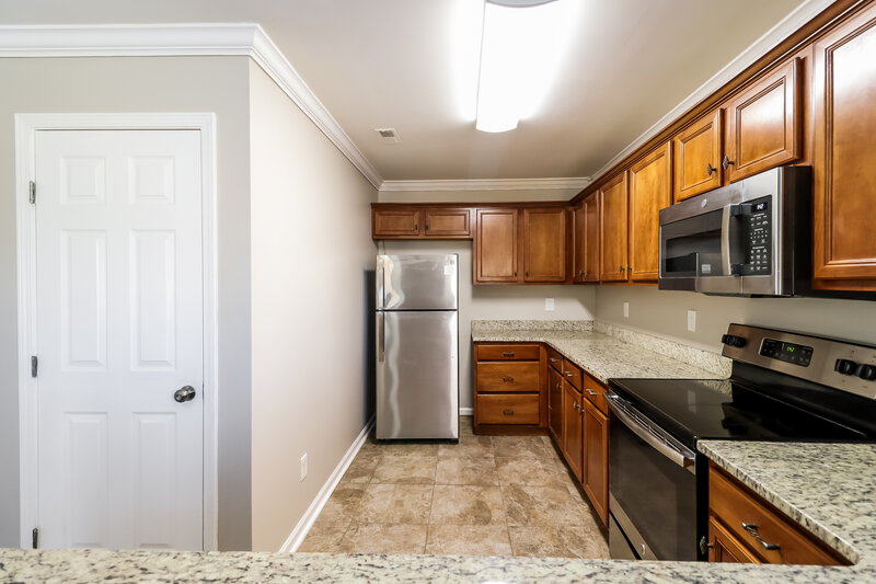 2,110/Mo, 2093 Willow Glenn Dr Birmingham, AL 35215 Kitchen View