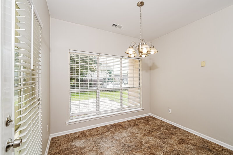 1,900/Mo, 105 Spring Pl Alabaster, AL 35007 Dining Room View