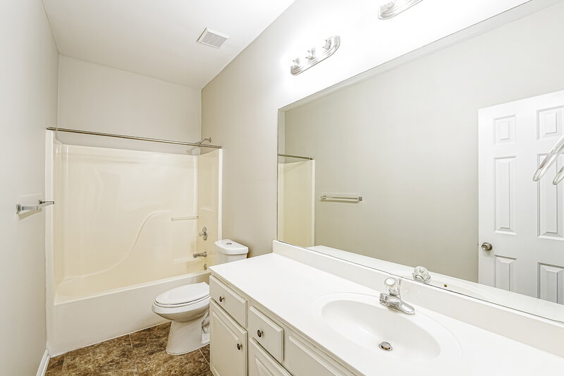 1,900/Mo, 105 Spring Pl Alabaster, AL 35007 Bathroom View