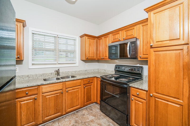 1,550/Mo, 310 Hidden Ridge Dr Odenville, AL 35120 Kitchen View 2