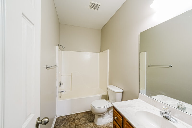 1,550/Mo, 310 Hidden Ridge Dr Odenville, AL 35120 Bathroom View