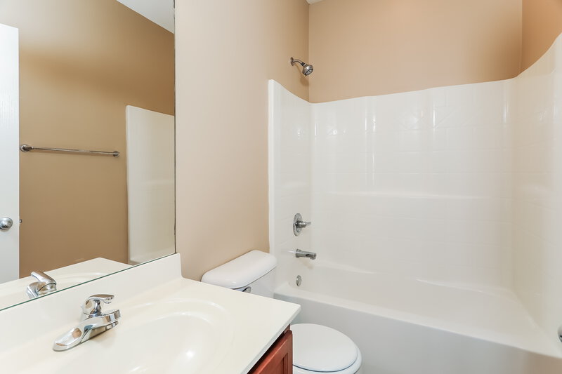 1,875/Mo, 4624 Rosser Loop Dr Bessemer, AL 35022 Bathroom View