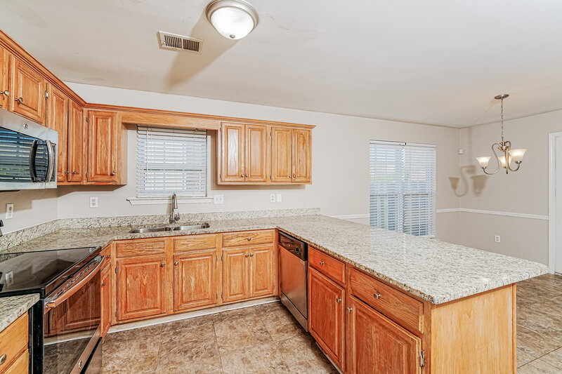 1,710/Mo, 532 Buck Creek Ln Alabaster, AL 35007 Kitchen View 2