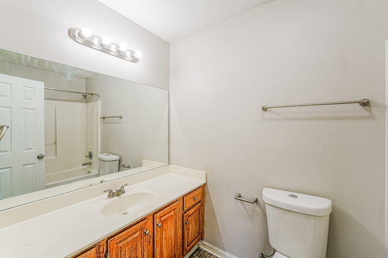 1,710/Mo, 532 Buck Creek Ln Alabaster, AL 35007 Main Bathroom View