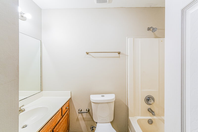 1,710/Mo, 532 Buck Creek Ln Alabaster, AL 35007 Bathroom View