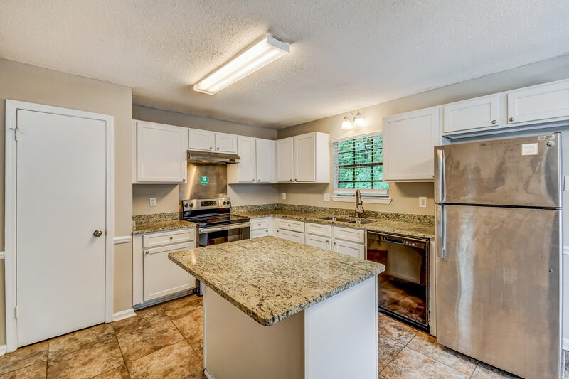 1,740/Mo, 5249 Dresden Rd Irondale, AL 35210 Kitchen View