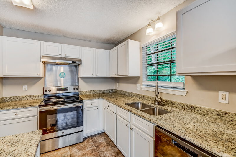 1,740/Mo, 5249 Dresden Rd Irondale, AL 35210 Kitchen View 2