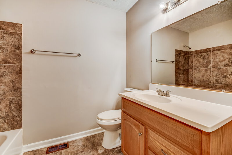 1,740/Mo, 5249 Dresden Rd Irondale, AL 35210 Bathroom View