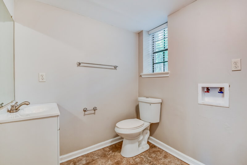 1,740/Mo, 5249 Dresden Rd Irondale, AL 35210 Powder Room View