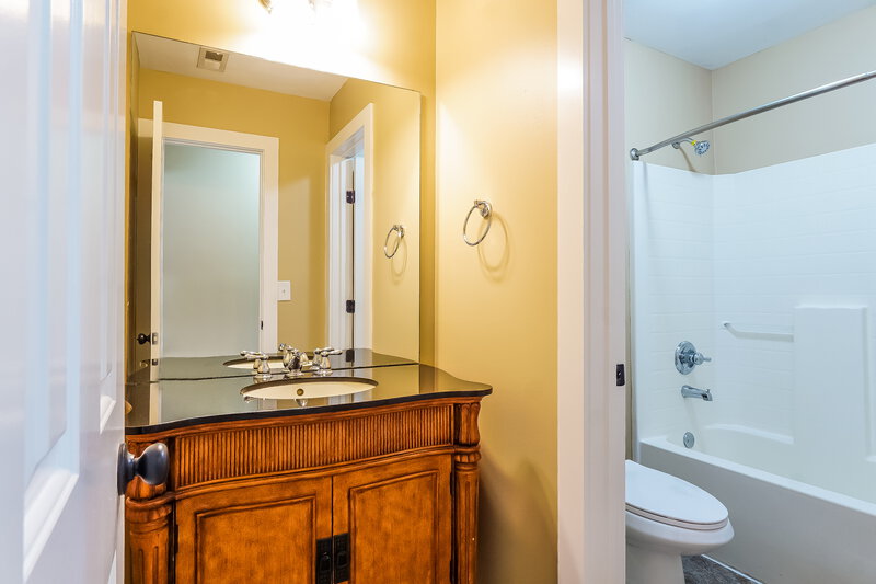 1,455/Mo, 200 Stonecreek Pl Calera, AL 35040 Bathroom View